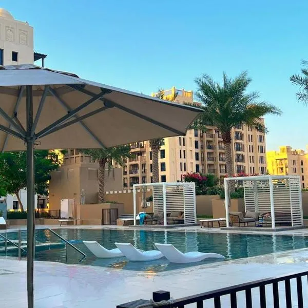 두바이에 위치한 호텔 Luxurious Garden View Apartment with Pool & Gym in Madinat Jumeirah By ĀYA Boutique