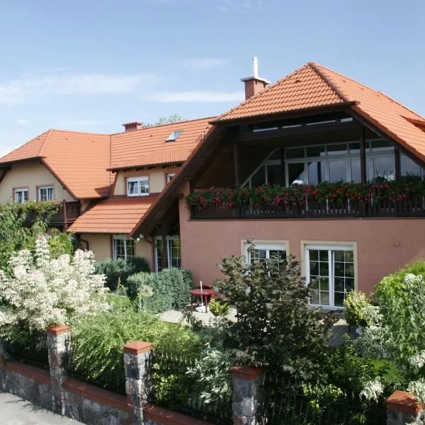 Villa Justina, hotel v destinaci Charzykowy