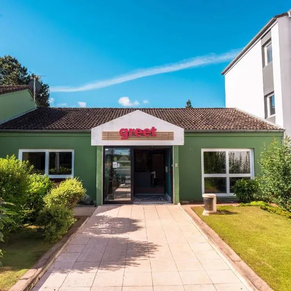 greet Hôtel Montbéliard – hotel w mieście Montbéliard