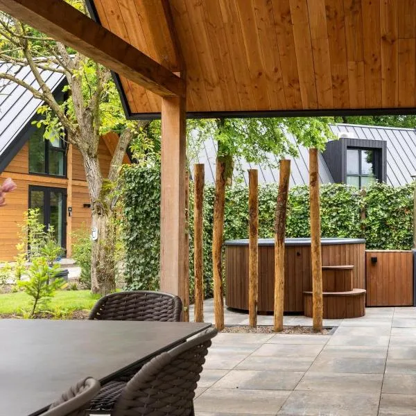Bos Villa met Hottub | 6 personen - Resort Valley, отель в городе Wekerom