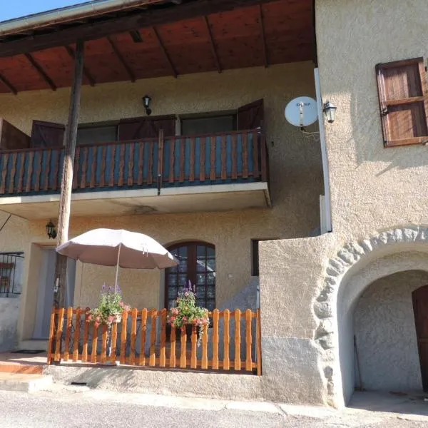 Gîte Les Guérins, hotel in Saint-Léger-les-Mélèzes