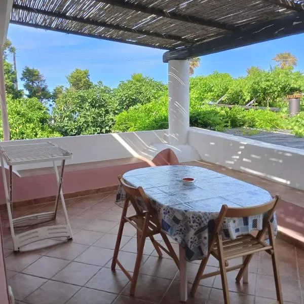 A casa Di Fabrizio, hotel in Filicudi