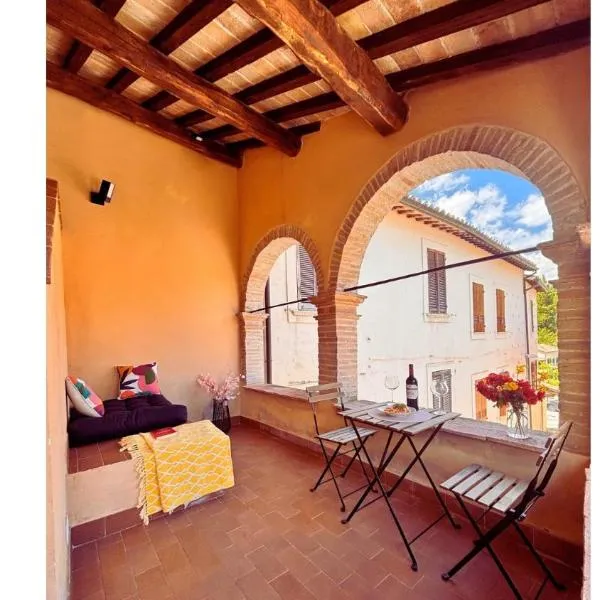 Casa in Umbria - nella Valle del Menotre vicino Rasiglia, Foligno, Assisi,Perugia, hotel v destinaci Foligno