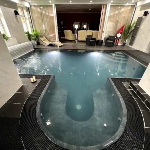Haus mit Pool Großschönau, hotel v destinaci Großschönau