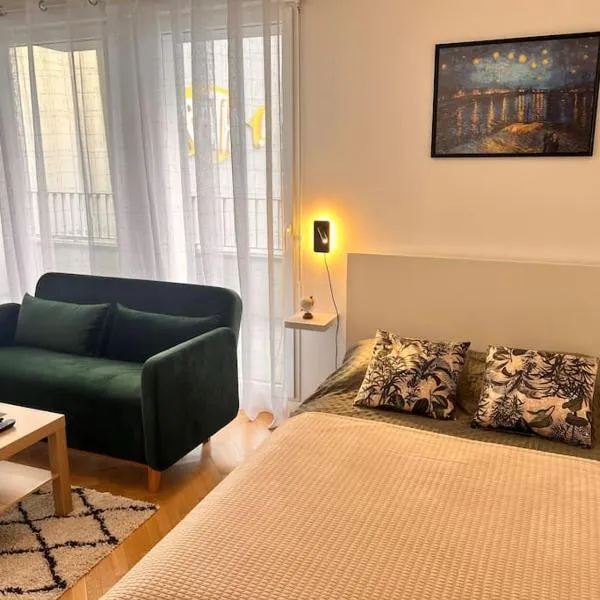 Studio à 3 min Gare Massy-TGV, hotel v destinácii Massy