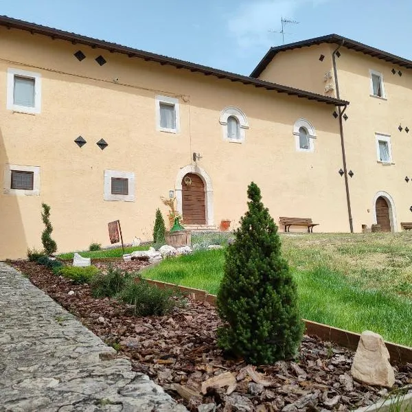 Casa Fra Ambrogio, hotel v destinácii Pizzoli