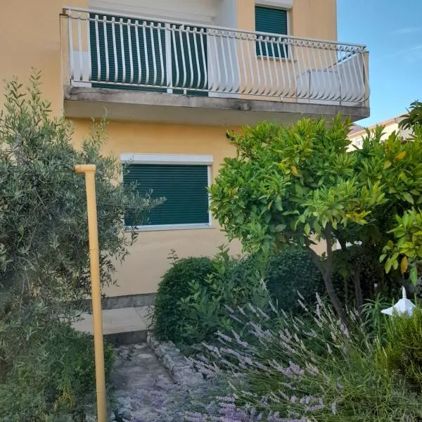 Apartmani Lily, hotel in Vodice