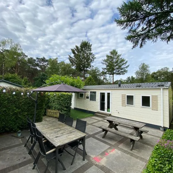 Veluwe, gezellig 4p chalet bij bos, zonnige tuin, hotel v destinaci Otterlo