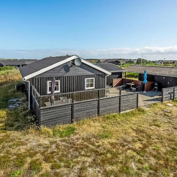 Holiday Home Hvide Sande 24, hotel in Bjerregård