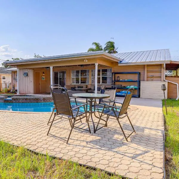 Pool and Game Room Family-Friendly Stuart Oasis!, hotel in Stuart
