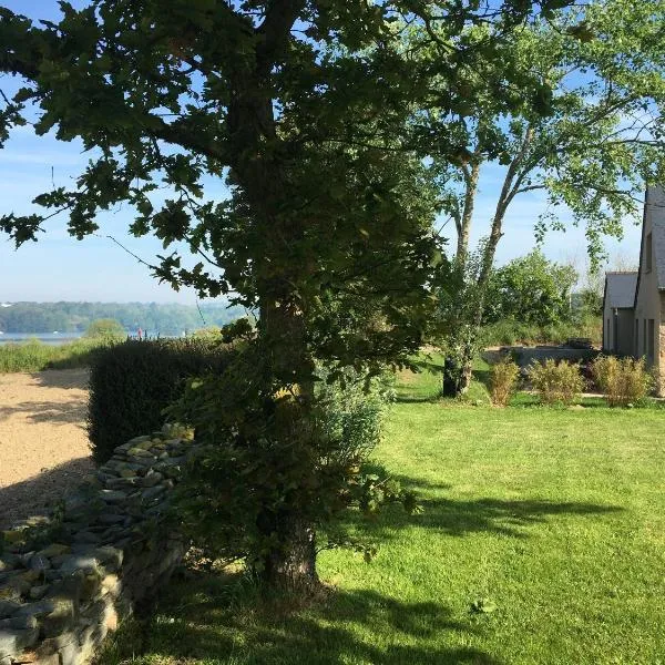 Les Bernaches du Lédano Vue Mer, hotel v destinaci Paimpol