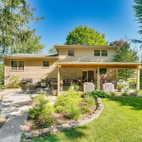 3 Mi to Lake Redman Home with Furnished Pergola!, hotel di York