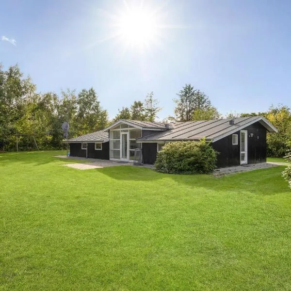 Awesome Home In Grenaa With Sauna, hotel v destinaci Brøndstrup