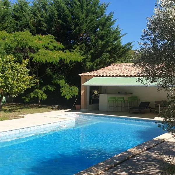 location saisonnière, hotel in Pierrevert