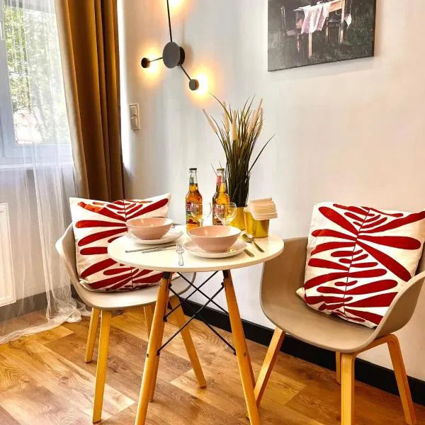 Super 1 Bed room Condo in Warszawa center, hotel in Warsaw