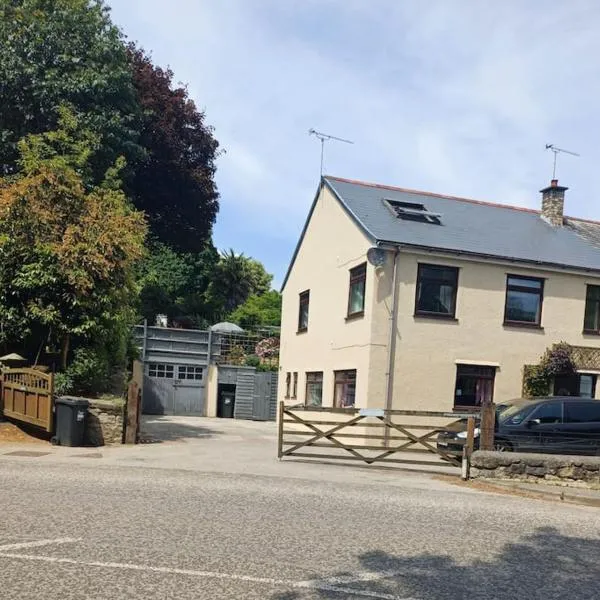 The Conifers, 3 Room, Small but Stylish Self Catering Flat in Nature Reserve Free Eden or local taxi b4 9pm no lounge, hotel Parban