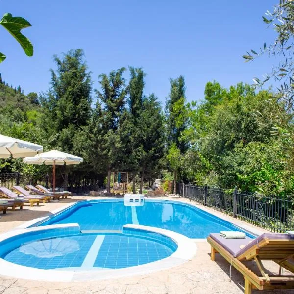 Apanema Mindfulness with Heated Pool, Sauna and Ultra Fast WiFi, hôtel à Asprogerakata