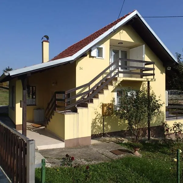 Holiday Home Dora, hotel en Orehovica