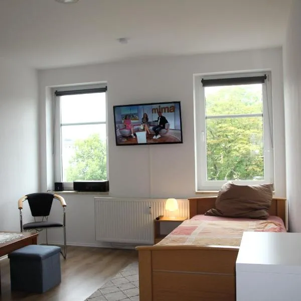 Pension 963, hotel v destinaci Crimmitschau