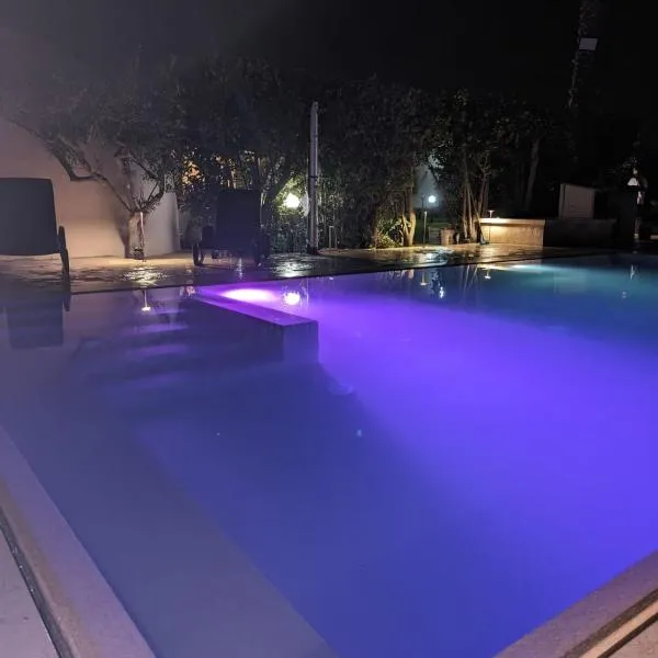 S&S - Marino's Resort, hotel Petrosinóban
