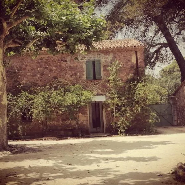 Maison atypique 14 couchages, hotel v destinaci La Crau