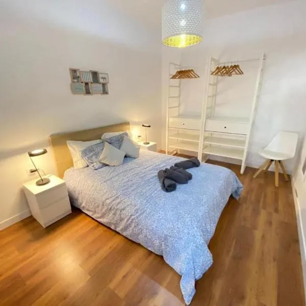 Apartment Karin, hotel in Arona