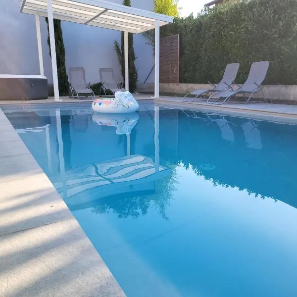 Escapade relaxante Jonage, hotel in Jonage