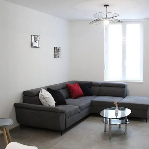 Maison 3 chambres 90 m, hotel in Aulnoye-Aymeries