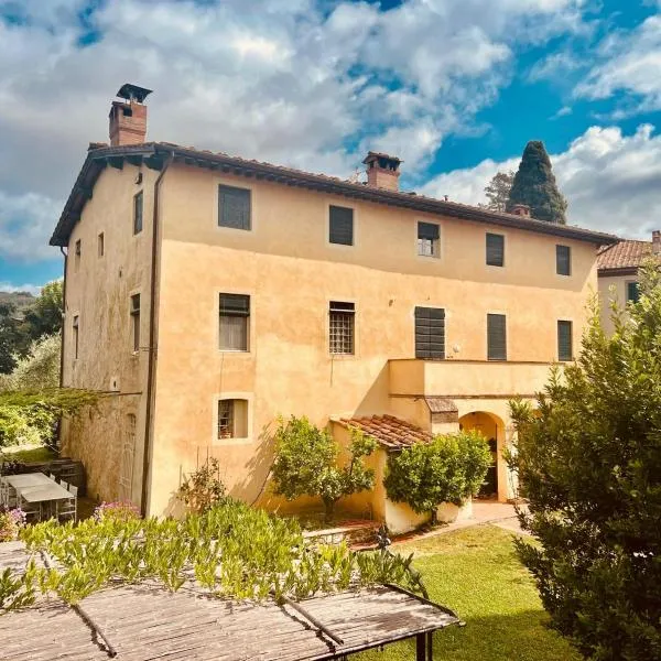 La Casa di Francesca tra le Colline di Lucca in Toscana, hotel in Lucca