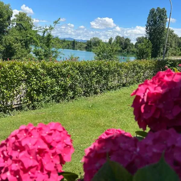 The little lake Verona villa، فندق في Bovo