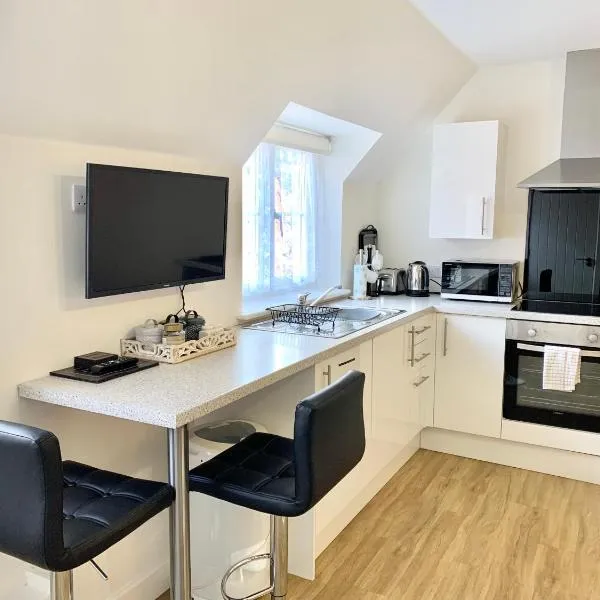 Studio Apartment ideal for short or long stays, hotelli kohteessa Pershore