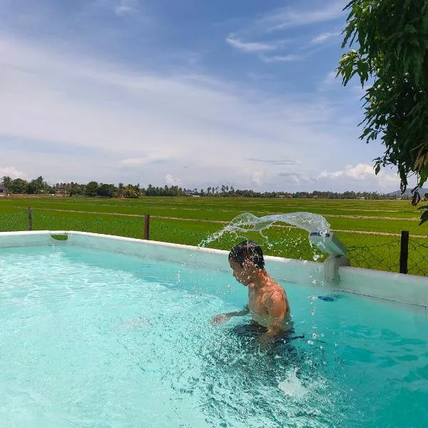 Homestay Anjung Meranti Private Pool, hotel en Kampong Permatang Serentang