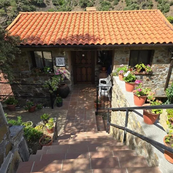 Las Casitas Del Bodegon, hotel in El Gasco