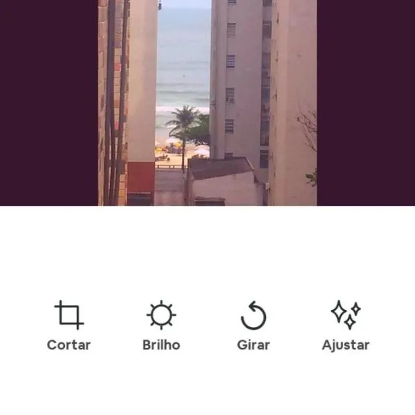 quarto privativo só para dormir a dona mora no local banheiro tem chave obs somente o quarto, hotel in Guarujá