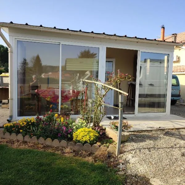 agréable maison de campagne située au calme, hotel v destinaci Aiguillon