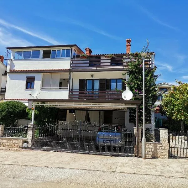 Apartments Anić, hotel in Novigrad Istria