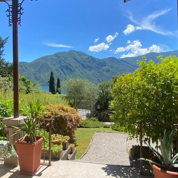 Life is Good - Front Lake Apartment in Villa, hotel in Tremezzo