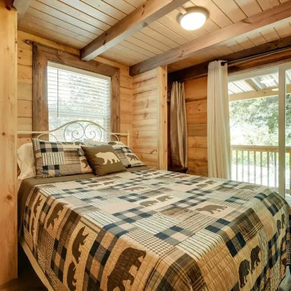 Indian Point Cabin 19 near SDC, Branson, and Table Rock Lake, hotel v destinaci Branson