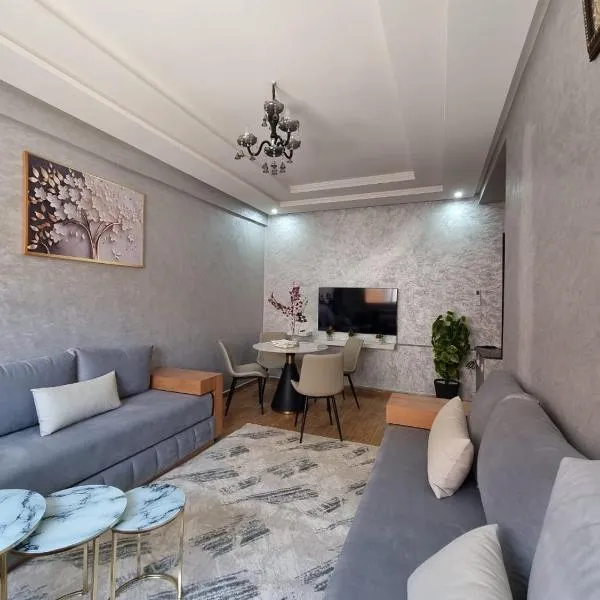 Modern fully equipped 2 room apartment in Marrakech, hotel in Marrakech