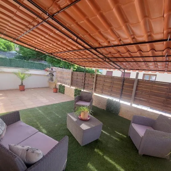 La Renaissance 50m2 - Indépendant & terrasse – hotel w mieście Saint-Ambroix