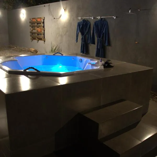 CASA COM SPA de HIDRO COM AQUECEDOR a 700 MTS DO CENTRO, hotel in Chapada dos Guimarães