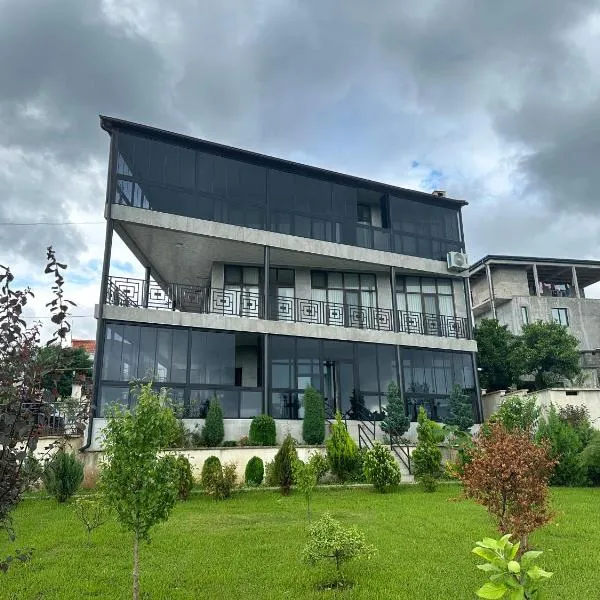 Glass House, Hotel in Batumi