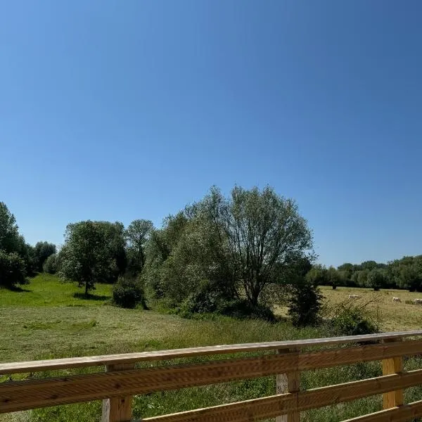 Gite La prairie, hotel em Favières