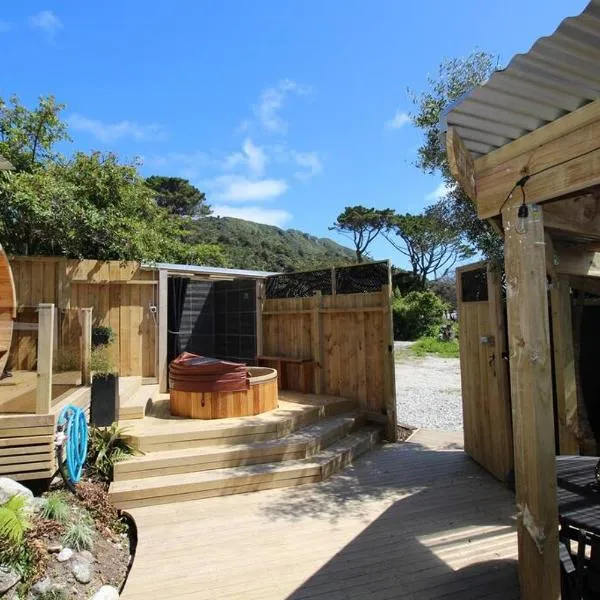 Delightful 1 bedroomed tiny house with sauna, hotell sihtkohas Punakaiki