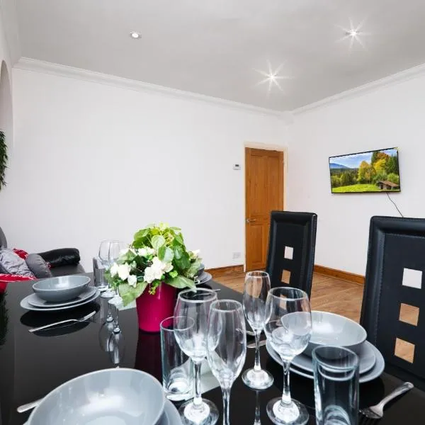 Immaculate Condition 3 Bed En-Suite Refurbished House, hotelli kohteessa Goodmayes