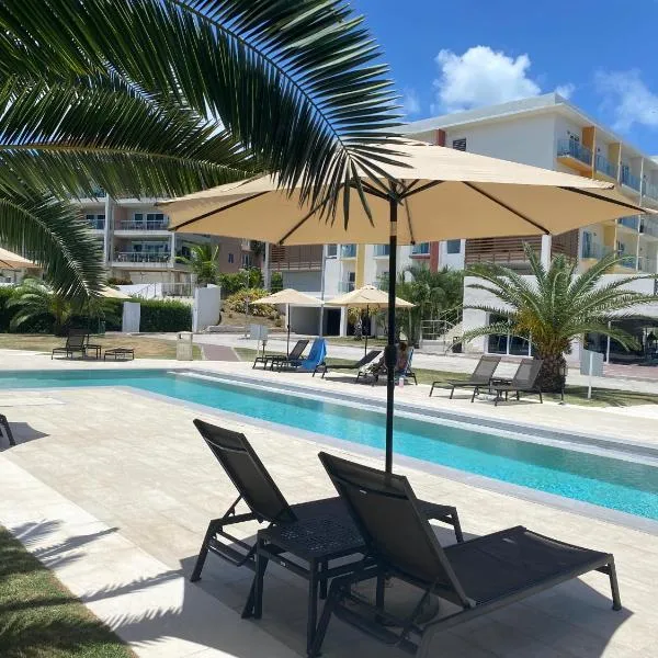 Ocean&airport view condo with pool&gym in Maho, walk to Maho Beach and Mullet Bay，馬霍礁的飯店