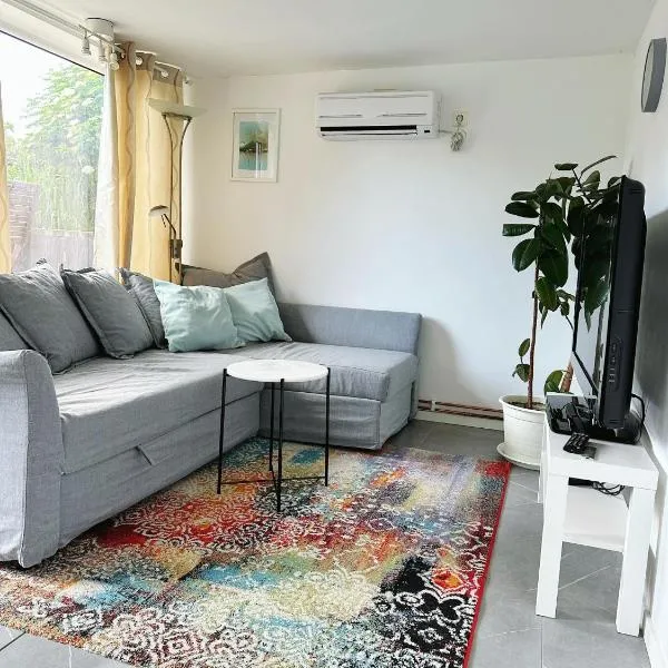 Centralt och havsnära med utsikt mot pool, hotel di Kalmar