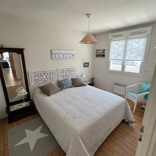 Stadtzentrum-Apartment mit Parkplatz in der Nähe des Hauptstrandes, Hotel in Quiberon