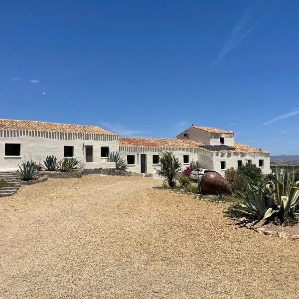 MiLuna Oasis Suites, hotel v destinaci Huércal-Overa