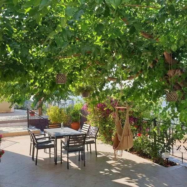 TheYellow House II Fully Equipped 2BR apartment, hotel Pilaroú városában